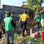 Kerja bakti bersih sungai dan lingkungan di Desa Kedung Banteng dan Desa Banjarsari, Kecamatan Tanggulangin, Kabupaten Sidoarjo.