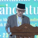 KH Miftahul Akhyar saat menyampaikan khutbah iftitah pada pembukaan Muktamar ke-34 NU yang dibuka Presiden Joko Widodo di Pondok Pesantren Darussa