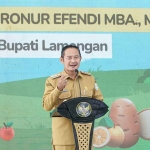Bupati Lamongan saat memberi sambutan.