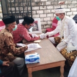 Pasangan pengantin di Kecamatan Modo dan Kecamatan Mantup yang melangsungkan akad nikah di saat merebaknya virus corona.