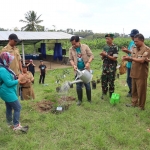 Penanaman bibit pohon di catchment kawasan Bromo Tengger Semeru oleh Perumda Air Minum Tugu Tirta.