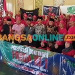Wakil Bupati Pamekasan, RB Fattah Jasin, saat melepas kontingen Kormi dari wilayahnya untuk mengikuti Forda Jatim di Malang. Foto: DIMAS M. S./BANGSAONLINE