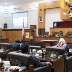 Sidang Paripurna pengesahan APBD Banyuwangi 2021. foto: Teguh Prayitno/ bangsaonline.com