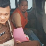 Sigit saat dibawa petugas hendak dijebloskan ke Lapas Klas II Kota Mojokerto.