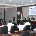 Tim asesor akreditasi internasional dari Jerman saat berkunjung ke Universitas Jember.