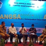 Ketua DPRD Gresik, Much Abdul Qodir, dengan para narasumber saat menyampaikan materi. Foto: SYUHUD/BANGSAONLINE