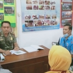 Perwakilan pedagang kopi keliling saat ditemui Kabid Tibum Satpol PP Jember, Herwyndo.