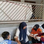 Korban saat mendapat pertolongan medis