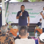 Staf Khusus III Menteri BUMN, Arya Sinulingga, saat memberi pemaparan kepada para petani tebu Kecamatan Tulangan, Kabupaten Sidoarjo.