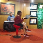 Sajian live musik gratis di Sea View Restaurant Pacitan. foto: Yuniardi Sutondo/ BANGSAONLINE