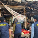 Satgas Pangan Polres Sampang saat sidak harga bapok di Pasar Srimangunan