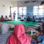 Rakka dan TPD Khofifah-Emil Lumajang saat konsolidasi bersama penyintas Semeru.