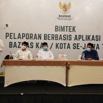 Ketua Baznas Jatim, KH Muhammad Roziqi, saat membuka bimtek pelaporan berbasis aplikasi.