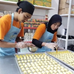 Proses pembuatan kue kering yang diproduksi oleh  Yenni