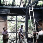 Kondisi rumah Mbah Botinem yang hangus dilalap api.