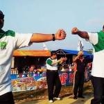Camat Cerme, Suropadi berkaos PKB saat mengikuti senam Forwasi di Kecamatan Benjeng. foto: SYUHUD/ BANGSAONLINE