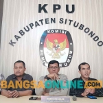 Konferensi pers yang digelar KPU Situbondo terkait Pilkada 2024. Foto: SYAIFUL BAHRI/BANGSAONLINE
