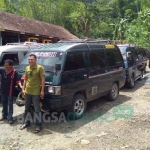 Beberapa sopir saat berada di kantor Dishub Kabupaten Trenggalek. foto: HERMAN/ BANGSAONLINE