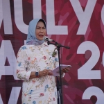 Wali Kota Batu, Dewanti Rumpoko, saat membuka Sidomulyo Floral Festival 2022.