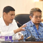 Wali Kota Kediri Abdullah Abu Bakar saat membuka Sosialisasi RPJMD, Musrenbang tahun 2020 serta Sosialisasi Sensus Penduduk oleh BPS Kota Kediri di Ruang Joyoboyo Balai Kota Kediri, Senin (17/2). (foto: ist)