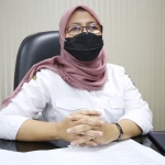 Kepala Badan Kepegawaian Daerah (BKD) Surabaya, Mia Shanti Dewi saat berada di ruang kerjanya, Rabu, (30/6/2021).