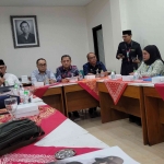 KH Abul Hakim Mahfudz (Gus Kikin) dalam acara verifikasi pencalonan KH Muhammad Yusuf Hasyim sebagai pahlawan nasional di lantai II Gedung KH Muhammad Yusuf Hasyim di Pesantren Tebuireng Jombang, Kamis (3/7/2025). Foto: M. Mas
