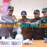 Pemusnahan barang bukti hasil Operasi Pekat Semeru 2025. Foto: ANDI SIRAJUDIN/BANGSAONLINE