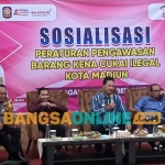 Wali Kota Madiun, Maidi, saat Sosialisasi Peraturan Pengawasan Barang Kena Cukai Ilegal. Foto: HENDRO SUHARTONO/BANGSAONLINE