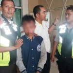 Pelaku pencurian motor yang berhasil diamankan petugas satpam.