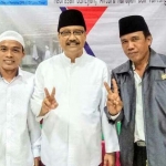 Satuham Akbar (kanan) dalam suatu kegiatan bersama Gus Ipul. foto: istimewa