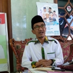 KH. Kholilurrahman yang juga mantan bupati Pamekasan saat di kediamannya di Desa Panempan Pamekasan.