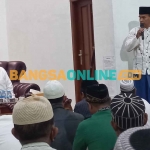 Kiai Asep saat memberi arahan kepada relawan Bekisar Mojokerto. Foto: ROCHMAT SAIFUL ARIS/BANGSAONLINE