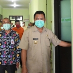 ?Bupati Pungkasiadi ketika melihat kesiapan ruang isolasi OTG Covid-19 di Puskesmas Gondang.