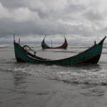 Perahu yang digunakan pengungsi. foto: theguardian