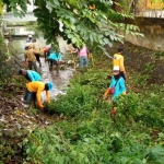 Pembersihan saluran air, salah satu upaya agar tidak ada lagi genangan di Kota Kediri.