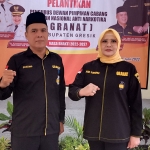 Ketua DPC Granat Gresik Sugiono (kiri) bersama Ketua DPD Granat Jatim KMAT Arie Soeripan. foto: SYUHUD/ BANGSAONLINE