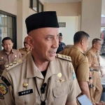 Pj Bupati Bangkalan, Arief Moelia Edie, saat memberi keterangan.