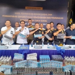 Konferensi pers di Kanwil Bea Cukai Jawa Timur II.