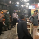 Forkopimda Sedati saat melakukan patroli ke warkop.