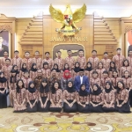 Dukungan tersebut disampaikannya saat menerima 46 siswa-siswi Tim Paduan Suara SMAN 15 Surabaya di Gedung Negara Grahadi Surabaya. foto: ist 