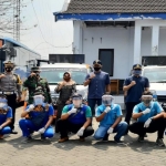 Staf Dishub Kota Mojokerto usai mengikuti finalisasi pengecekan armada angkutan sekolah gratis jelang musim masuk sekolah, 17 Juli 2023.