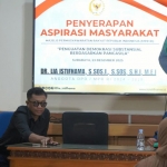 Anggota DPD RI, Lia Istifhama, saat serap aspirasi bertema "Penguatan Demokrasi Substansial Berbasis Pancasila" bersama HMI dan relawan di Gedung BKSM Jawa Timur, Selasa (23/12/2025).