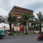 Monumen SLG yang berdiri megah menjadi destinasi wisata utama selain Gunung Kelud di Kabupaten Kediri. Foto: MUJI HARJITA/ BANGSAONLINE