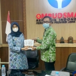 Kepala Perwakilan Ombudsman RI Jawa Timur, Agus Muttaqin menerima kunjungan Bupati Banyuwangi, Ipuk Fiestian Dani. foto: istimewa