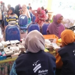 Warga Desa Kedungbanteng Kecamatan Tanggulangin saat mengikuti pengobatan gratis.