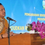 Sekdaprov Jatim, Heru Tjahjono saat memberikan pengarahan Seminar Mewujudkan Rumah Sakit Jawa Timur yang Bermutu dan Inovatif dalam Melayani Masyarakat di Rumah Sakit dr. Saiful Anwar Malang, Jumat (6/12). foto: ist.