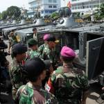 pemeriksaan tank amphibi. foto: mabes TNI 