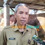 Kepala DKPP Kota Kediri, Moh. Ridwan, saat memberi keterangan kepada awak media. (Foto: MUJI HARJITA/ BANGSAONLINE)