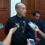 Kadishub Jatim Dr. Ir. Wahid Wahyudi usai dikukuhkan menjadi Pjs Wali Kota Malang, Rabu (14/2). Foto: YUDI A/BANGSAONLINE 