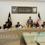 Inilah foto-foto KH Said Aqil Siradj bersama rombongan saat di Qom Iran bersama petinggi Universitas Al Musthafa Al-Alamiyah Qom Iran. foto: BANGSAONLINE